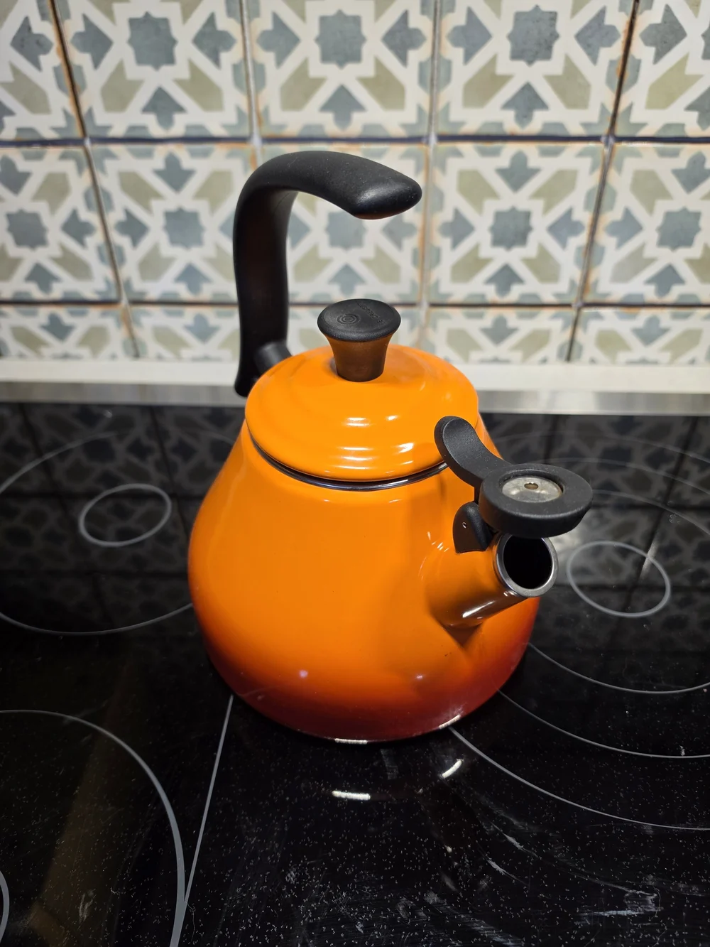 Le Creuset Classic Whistling Kettle in Flame